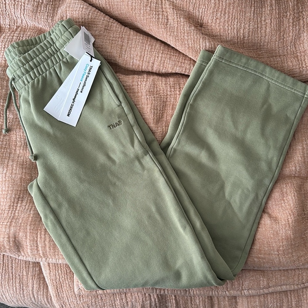 Aritzia boyfriend Fit TNA sweats